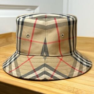 Burberry Check bucket hat baby (12 - 18 months) LIKE NEW
